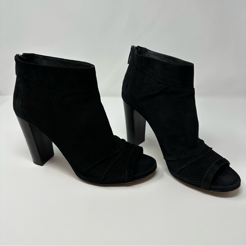 Vince Camuto Cosmina Ankle peep toe Black boot Suede Perforated Sz 8 Open Toe